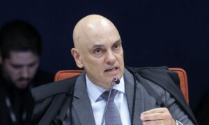 Moraes autoriza visitas de filhos a Bolsonaro durante internação