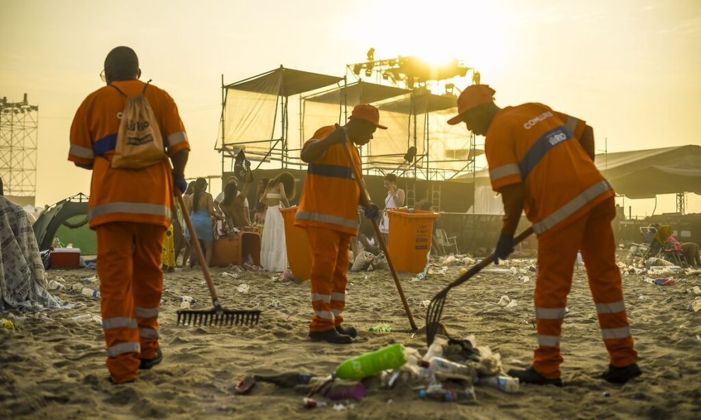 Comlurb recolhe 1,2 toneladas de lixo das praias do Rio no réveillon