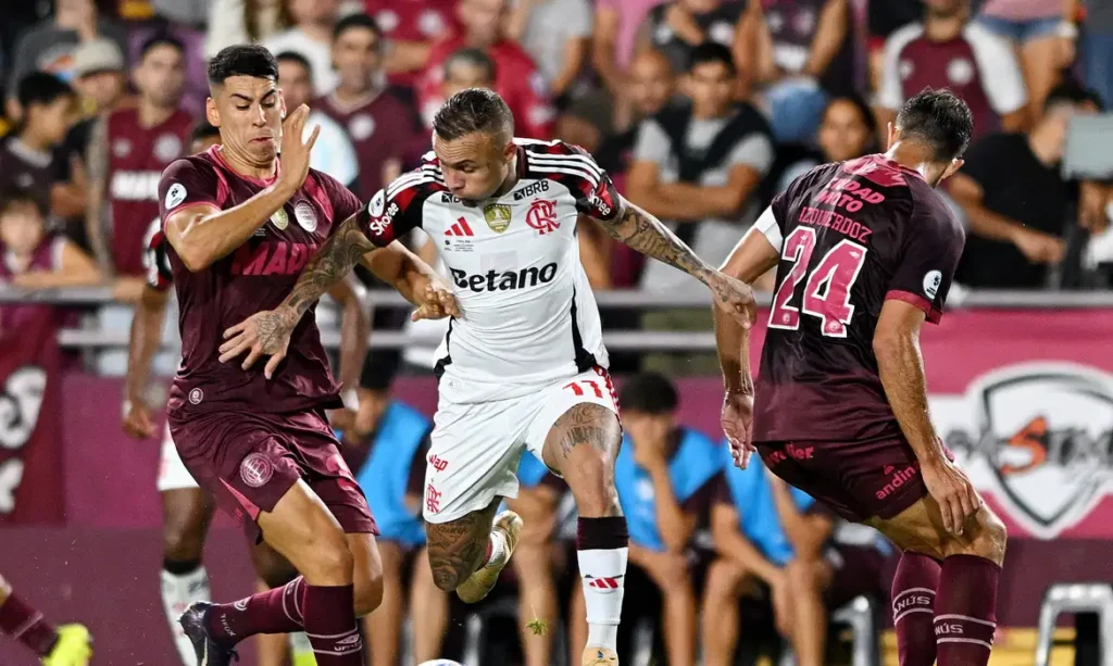 Flamengo joga mal e inicia Recopa Sul-Americana com derrota