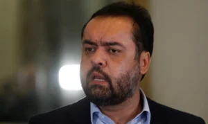 Cláudio Castro diz que sai do governo do Rio “de cabeça erguida”