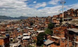 Área ocupada por favelas quase triplicou em 40 anos no Brasil