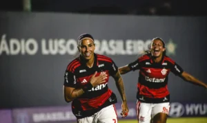 Flamengo derrota Vitória e fica perto de líderes no BR Feminino