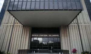 Copom decide Selic em meio a guerra e inflação acelerando