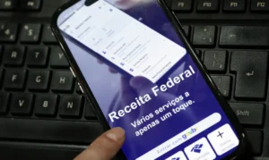 Receita paga nesta sexta maior lote de restituição do IR da história