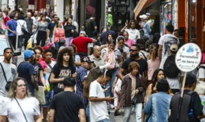 Salários diminuem pobreza em 22 regiões metropolitanas
