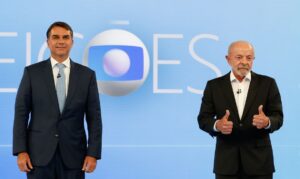 Candidatos trocam acusações e defendem propostas em debate na Globo