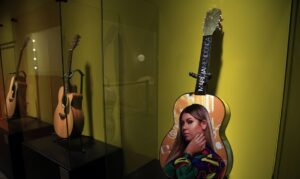 Cantora Marília Mendonça ganha exposição sensorial no MIS